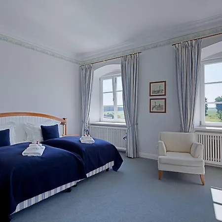 Schlossgut Otel