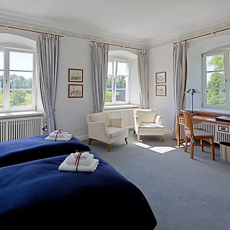 Schlossgut Otel