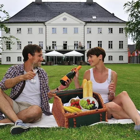 Schlossgut Szálloda 5*