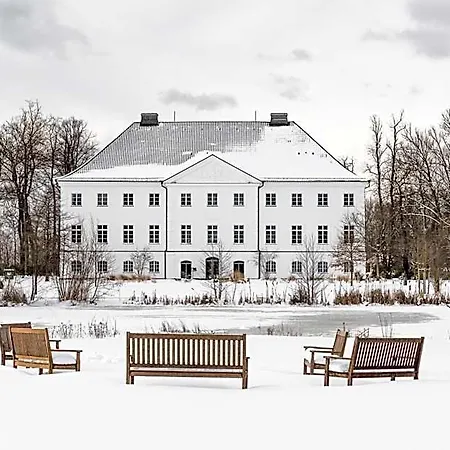 فندق Schlossgut 5*