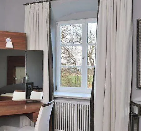 Schlossgut Гросс-Шванзе